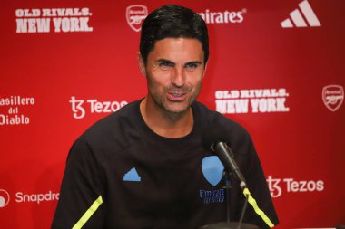 MetLife Stadyumu 'nda Arsenal ekibiyle basın toplantısı. 21 Temmuz 2023, New Jersey, ABD: MetLife Stadyumu 'nda Koç Mikel Arteta ve oyuncu Oleksandr Zinchenko' nun katılımıyla Şampiyonlar Turu 'ndan önce Arsenal Team ile basın toplantısı 