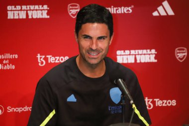 MetLife Stadyumu 'nda Arsenal ekibiyle basın toplantısı. 21 Temmuz 2023, New Jersey, ABD: MetLife Stadyumu 'nda Koç Mikel Arteta ve oyuncu Oleksandr Zinchenko' nun katılımıyla Şampiyonlar Turu 'ndan önce Arsenal Team ile basın toplantısı 