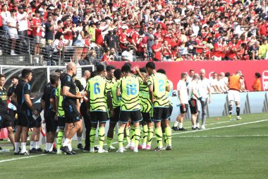 Şampiyonlar Turu: Manchester United Arsenal 'e karşı. 22 Temmuz 2023, East Rutherford, New Jersey, ABD: B. Fernandes, Manchester 'ın ilk golünü Manchester United ile MetLife Stadyumu' ndaki Arsenal maçında attı.