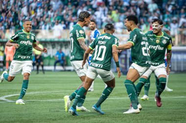 Sao Paulo (SP), Brezilya 07 / 22 / 2023 - Palmeoras 'lı Richard Rios, 2023 Brezilya Futbol Şampiyonası' nın 16. turu için geçerli olan Palmeiras ve Fortaleza arasında oynanan karşılaşmada golünü kutluyor.