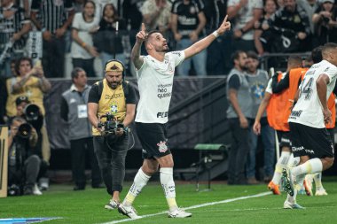 Sao Paulo (SP), Brezilya 07 / 25 / 2023 - Renato Augusto, Corinthians ve Sao Paulo arasında oynanan ve 2023 Copa do Brasil do Brasil yarı finalinin ilk ayağı için geçerli olan maçta ikinci golünü kutluyor.