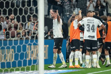 Sao Paulo (SP), Brezilya 07 / 25 / 2023 - Renato Augusto, Corinthians ile Sao Paulo arasında oynanan ve Neo Quimica do Brasil 'de düzenlenen 2023 Copa do Brasil yarı finalinin ilk ayağı için geçerli olan maçta ikinci golünü kutluyor.