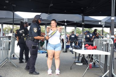 Ayağa kalk NYC. 27 Temmuz 2023, Midland Beach, Staten Island, New York, ABD: Covid-19 salgınından sonra insanları bir araya getiren beş ilçede yükselen NYC konser serisi. Bu 10 gösteri beş ilçeye yayıldı. 