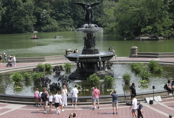纽约人正面临着多日的酷热 2023年7月27日 美国纽约 高温湿度预计将影响纽约市 城市应急管理部门和卫生与心理卫生部门 — 图库照片