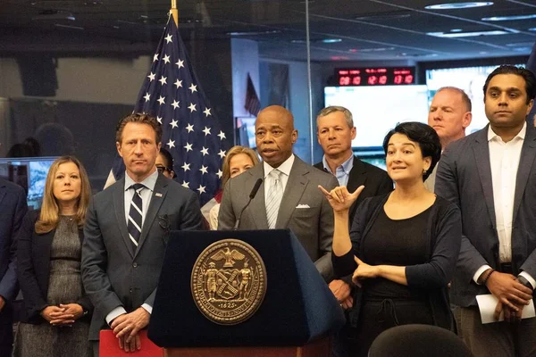 Bürgermeister Eric Adams Pressekonferenz Zur Exzessiven Hitzewelle New York Juli — Stockfoto