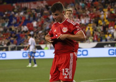 Lig Kupası: New York Red Bulls, Atletico San Luis 'e karşı. 30 Temmuz 2023. Harrison, New Jersey, ABD: Red Bull 'dan D Vanzeir, Red Bull Arena' da NY Red Bulls ile Atletico San Luis arasında oynanan futbol maçındaki golünü kutluyor.