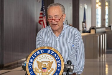 Senatör Schumer Savunma Tasarısını, 30 Temmuz 2023, New York, ABD: Senato Çoğunluk Lideri, ABD Senatör Chuck Schumer (D-NY) Temsilciler Meclisi 'nin yeni yasayı geçirmesini talep ediyor