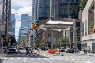 Yeni Tıkanıklık Fiyatlandırma Tel Okuyucuları. 30 Temmuz 2023, New York, New York, ABD: New York 'ta 30 Temmuz 2023' te New York City 'de West End Bulvarı' nda ve 61. Cadde 'de yeni kurulmuş Tıkanıklık fiyatlandırma plaka okuyucuları ve EZ-Pass tarayıcıları görülmektedir.. 