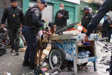 Cracolandia 'daki uyuşturucu satıcılarına karşı polis operasyonu. 30 Temmuz 2023, Sao Paulo, Brezilya: Sivil Polis, Sao Paulo 'daki sözde Cracolandia' da uyuşturucu satıcıları ve kaçaklarını tutuklamak için ortak bir operasyon düzenledi..