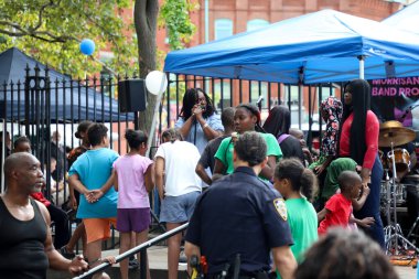 New York Belediye Başkanı Eric Adams 30. Karakol Carmansville oyun parkına Remarks getirdi. 01 Ağustos 2023, New York, ABD: Mew York Belediye Başkanı Eric Adams 30. Bölge Carmansville Oyun Alanı 'nda bildiri sunuyor ve yorumlarını sunuyor. 