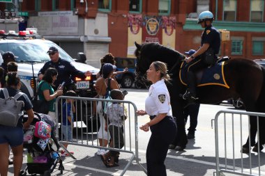 New York Belediye Başkanı Eric Adams 30. Karakol Carmansville oyun parkına Remarks getirdi. 01 Ağustos 2023, New York, ABD: Mew York Belediye Başkanı Eric Adams 30. Bölge Carmansville Oyun Alanı 'nda bildiri sunuyor ve yorumlarını sunuyor. 