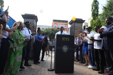 New York Belediye Başkanı Eric Adams 30. Karakol Carmansville oyun parkına Remarks getirdi. 01 Ağustos 2023, New York, ABD: Mew York Belediye Başkanı Eric Adams 30. Bölge Carmansville Oyun Alanı 'nda bildiri sunuyor ve yorumlarını sunuyor. 