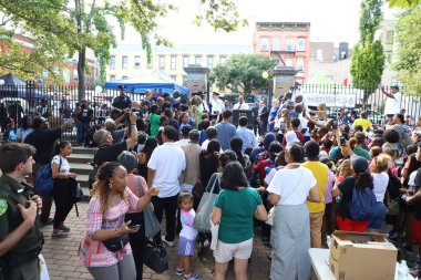 New York Belediye Başkanı Eric Adams 30. Karakol Carmansville oyun parkına Remarks getirdi. 01 Ağustos 2023, New York, ABD: Mew York Belediye Başkanı Eric Adams 30. Bölge Carmansville Oyun Alanı 'nda bildiri sunuyor ve yorumlarını sunuyor. 