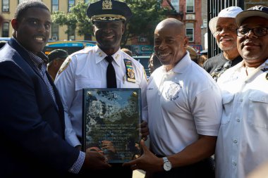 New York Belediye Başkanı Eric Adams 30. Karakol Carmansville oyun parkına Remarks getirdi. 01 Ağustos 2023, New York, ABD: Mew York Belediye Başkanı Eric Adams 30. Bölge Carmansville Oyun Alanı 'nda bildiri sunuyor ve yorumlarını sunuyor. 