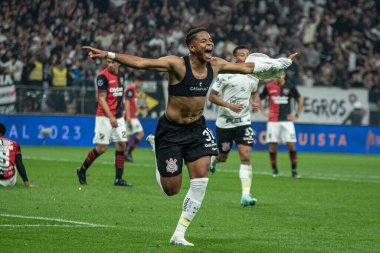 Sao Paulo (SP), Brezilya 08 / 01 / 2023 - Korintliler 'den Wesley, Corinthians ve Newell' s Old Boys arasında oynanan karşılaşmada golünü kutluyor