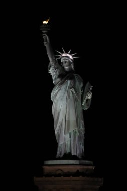 New York 'ta Süper Ay görüldü. 01 Ağustos 2023, New York, ABD: Süper Ay Salı gecesi New York 'ta Özgürlük Anıtı civarında görüldü (01).