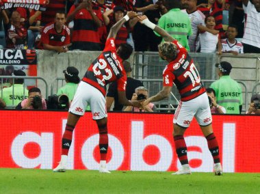 Libertadores Kupası: Flamengo Olimpia 'ya karşı. 3 Ağustos 2023, Rio de Janeiro, Brezilya: Bruno Henrique ve Gabi Gol (Flamengo), Flamengo ve Olimpia arasındaki futbol maçında Bruno 'nun golünü kutladılar