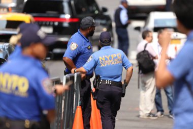 Yeterli Sığınak olmadığı için New York 'taki göçmenler krizi. 3 Ağustos 2023, New York, ABD: 2022 'den bu yana yaklaşık 100.000 göçmen akını nedeniyle, New York şehri şu anda aşırı kalabalık ve onların barınma eksikliği ile karşı karşıya.. 