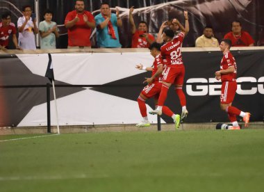 Lig Kupası: New York City FC 'ye karşı New York Red Bulls. 3 Ağustos 2023. Harrison, New Jersey, ABD: Red Bulls takımından Omir Guadalupe, Red Bull Arena 'da Lig Kupası için geçerli olan New York City FC' ye karşı oynadığı maçta gol attı ve golünü kutladı.