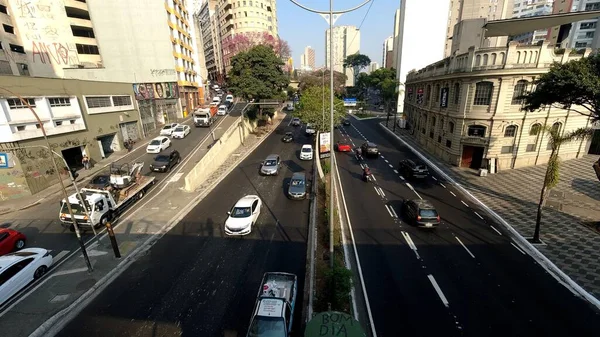 サンパウロの車両の大型トラフィック 2023年8月2023日 ブラジルのサンパウロ 南北回廊の車両の重トラフィック 金曜日のサンパウロの中央地域のヴェール アンハナボー トンネルの高さでアヴィ23デ マイオ — ストック写真