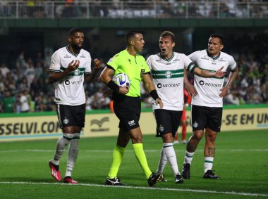 CURITIBA (PR), Brezilya - Coritiba ve Red Bull Bragantino arasındaki maç bu Pazar gecesi Couto Pereira 'da düzenlenen 2023 Brezilya Şampiyonası' nın 18. turu için geçerli.