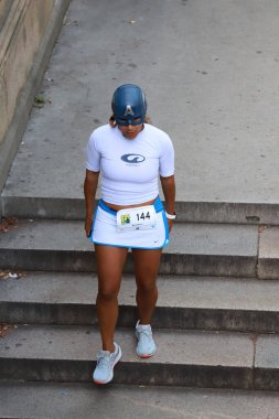 Central Park 'taki Comic Run 5K ya da 10K. 05 Ağustos 2023, New York, ABD: Comic Run 5K veya 10K yarışı, Pazar sabahı (06) koşucuların süper kahramanlarının veya favori kötü adamlarının kostümlerini giydikleri bir yarış oldu.. 