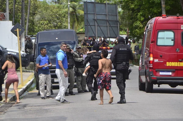 ある男が元妻と子供をマカイバで人質にした 2023年8月 ブラジルのリオ グランデ ノルテ マカイバ 元妻と子供をマカイバで約15時間人質にした男が逮捕される — ストック写真