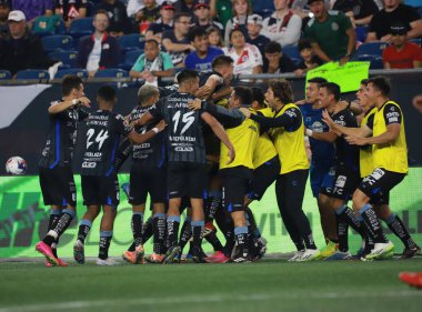 Lig Kupası: Queretaro, New England 'a karşı. 07 Ağustos 2023, Boston, Massachusetts, ABD: Jaime Gomez Valencia (Queretaro), Queretaro ve New England arasındaki futbol maçı sırasında takım oyuncularıyla yaptığı golü kutlar.