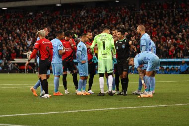 CURITIBA (PR) Brazil 08 / 08 / 2023 - Fernandinho (Athletico PR) golünü atıyor ve Athletico PR ile Bolivar arasında oynanan ikinci turda Copa Libertadores 2023 'ün 16. Raundunda geçerli olan penaltı golünü kutluyor