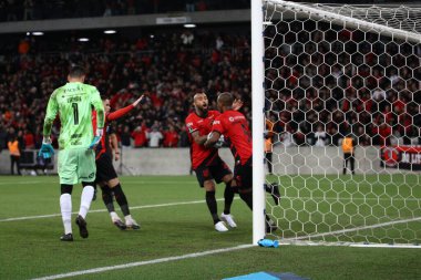 CURITIBA (PR) Brazil 08 / 08 / 2023 - Fernandinho (Athletico PR) golünü atıyor ve Athletico PR ile Bolivar arasında oynanan ikinci turda Copa Libertadores 2023 'ün 16. Raundunda geçerli olan penaltı golünü kutluyor
