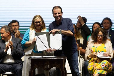 (Lula Rio 'daki Saf ve Uygulamalı Matematik Enstitüsü' nü ziyaret etti. 10 Ağustos 2023, Rio de Janeiro, Brezilya: Brezilya Cumhurbaşkanı Luiz Inacio Lula da Silva, Rio de Janeiro Belediye Başkanı Eduardo Paes ile birliktedir.