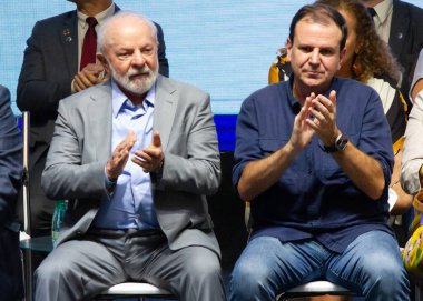 (Lula Rio 'daki Saf ve Uygulamalı Matematik Enstitüsü' nü ziyaret etti. 10 Ağustos 2023, Rio de Janeiro, Brezilya: Brezilya Cumhurbaşkanı Luiz Inacio Lula da Silva, Rio de Janeiro Belediye Başkanı Eduardo Paes ile birliktedir.