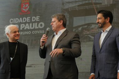 Tarcisio ve Nunes Sao Paulo 'daki The Town çalışmalarını ziyaret ederler. 10 Ağustos 2023, Sao Paulo, Brezilya: Sao Paulo Valisi, Tarcisio de Freitas, Sao Paulo Belediye Başkanı Ricardo Nunes eşliğinde Perşembe (10) günü The Town 'a yaptığı ziyarette) 