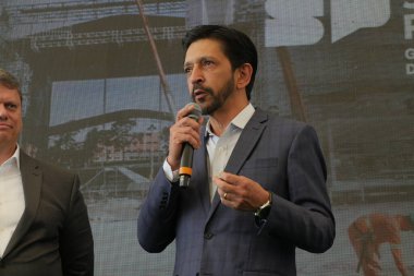 Tarcisio ve Nunes Sao Paulo 'daki The Town çalışmalarını ziyaret ederler. 10 Ağustos 2023, Sao Paulo, Brezilya: Sao Paulo Valisi, Tarcisio de Freitas, Sao Paulo Belediye Başkanı Ricardo Nunes eşliğinde Perşembe (10) günü The Town 'a yaptığı ziyarette) 