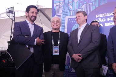 Tarcisio ve Nunes Sao Paulo 'daki The Town çalışmalarını ziyaret ederler. 10 Ağustos 2023, Sao Paulo, Brezilya: Sao Paulo Valisi, Tarcisio de Freitas, Sao Paulo Belediye Başkanı Ricardo Nunes eşliğinde Perşembe (10) günü The Town 'a yaptığı ziyarette) 