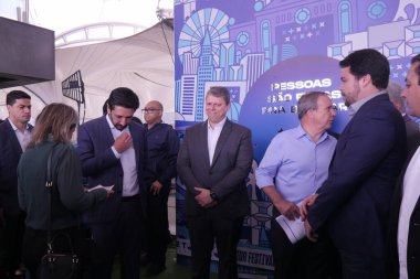 Tarcisio ve Nunes Sao Paulo 'daki The Town çalışmalarını ziyaret ederler. 10 Ağustos 2023, Sao Paulo, Brezilya: Sao Paulo Valisi, Tarcisio de Freitas, Sao Paulo Belediye Başkanı Ricardo Nunes eşliğinde Perşembe (10) günü The Town 'a yaptığı ziyarette) 