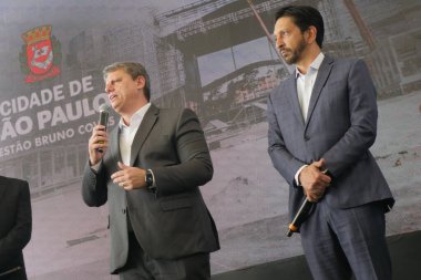Tarcisio ve Nunes Sao Paulo 'daki The Town çalışmalarını ziyaret ederler. 10 Ağustos 2023, Sao Paulo, Brezilya: Sao Paulo Valisi, Tarcisio de Freitas, Sao Paulo Belediye Başkanı Ricardo Nunes eşliğinde Perşembe (10) günü The Town 'a yaptığı ziyarette) 