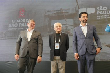 Tarcisio ve Nunes Sao Paulo 'daki The Town çalışmalarını ziyaret ederler. 10 Ağustos 2023, Sao Paulo, Brezilya: Sao Paulo Valisi, Tarcisio de Freitas, Sao Paulo Belediye Başkanı Ricardo Nunes eşliğinde Perşembe (10) günü The Town 'a yaptığı ziyarette) 