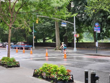 2023 Yaz Sokakları New York. 12 Ağustos 2023, New York, ABD: 2023 Yaz Caddeleri, New York 'un beş semtinde, insanların oynayabileceği, yürüyebileceği ve bisiklete binebileceği seçilmiş cumartesiler arasında başladı. 