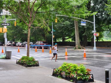 2023 Yaz Sokakları New York. 12 Ağustos 2023, New York, ABD: 2023 Yaz Caddeleri, New York 'un beş semtinde, insanların oynayabileceği, yürüyebileceği ve bisiklete binebileceği seçilmiş cumartesiler arasında başladı. 