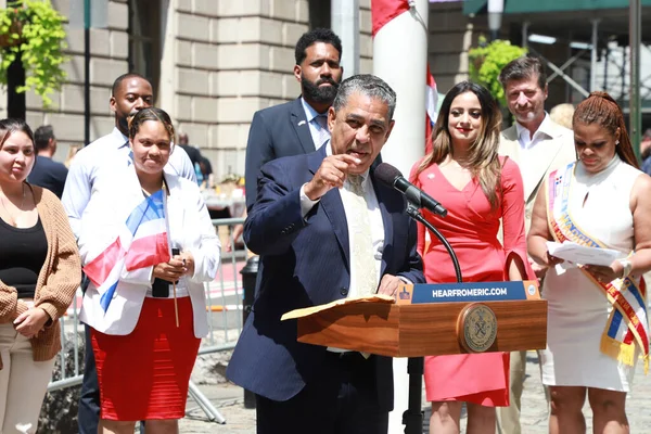 Alcalde Adams Hace Comentarios Ceremonia Izamiento Bandera República Dominicana Agosto —  Fotos de Stock