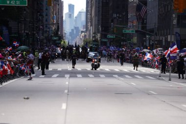 41. Cadde. Dominik Cumhuriyeti Günü Geçit Töreni 2023. 13 Temmuz 2023, New York, ABD: 2023 'ün 41' inci Dominik Cumhuriyeti Günü Geçidi canlanırken New York sokaklarına adım atın! ABD 'li Senatör Chuck Schumer da dahil olmak üzere saygıdeğer konuklarımızla.