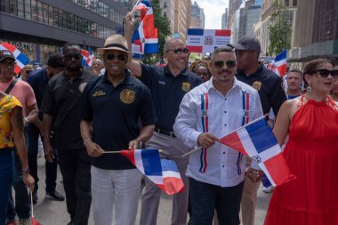 41. Ulusal Dominik Günü Geçidi 2023. 13 Ağustos 2023, New York, New York, ABD: New York Belediye Başkanı Eric Adams ve Polis Komiseri Edward Caban, 13 Ağustos 2023 'te New York' ta 6. 