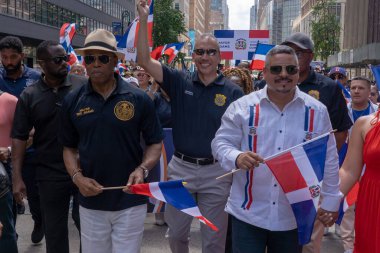 41. Ulusal Dominik Günü Geçidi 2023. 13 Ağustos 2023, New York, New York, ABD: New York Belediye Başkanı Eric Adams ve Polis Komiseri Edward Caban, 13 Ağustos 2023 'te New York' ta 6. 