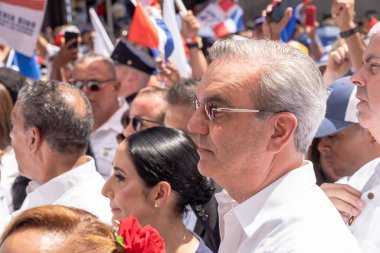 41. Ulusal Dominik Günü Geçidi 2023. 13 Ağustos 2023, New York, ABD: Dominik Cumhuriyeti Başkanı Luis Abinader (R) ve eşi Raquel Arbaje, 13 Ağustos 2023 'te 6. 