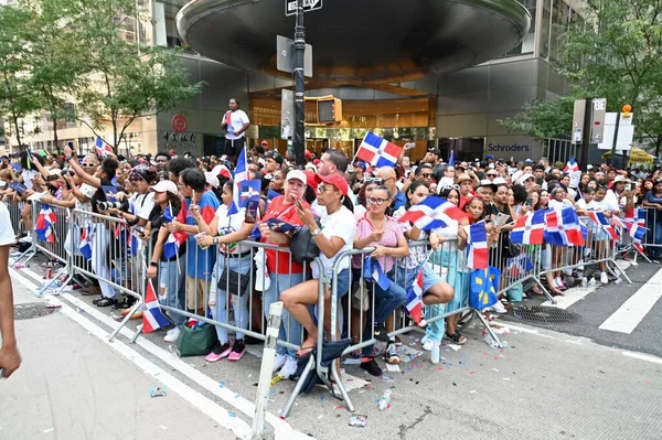 第41回ドミニカ パレード 2023年8月13日 ニューヨーク アメリカ合衆国 ニューヨーク市のナショナル ドミニカン パレードは ドミニカの遺産の人々によって組織されたパレードです — ストック写真