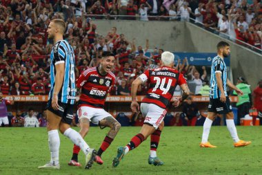 Rio de Janeiro (RJ), Brezilya 08 / 16 / 2023 - Arrascaeta do Flamengo golünü atıyor ve Flamengo ile Genio arasında Mario stadyumu Filho 'da düzenlenen Copa do Brasil 2023 yarı finalinde geçerli olan maçı kutluyor.
