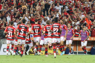 Rio de Janeiro (RJ), Brezilya 08 / 16 / 2023 - Arrascaeta do Flamengo golünü atıyor ve Flamengo ile Genio arasında Mario Stadyumu 'nda düzenlenen Copa do Brasil 2023 yarı finali için geçerli olan maçı kutluyor. 