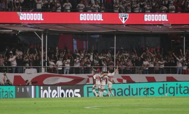 Sao Paulo (SP), Brezilya 08 / 16 / 2023 - Sao Paulo ve Corinthians arasında Sao Paulo Paulo 'nun güney bölgesinde Estadio do Morumbi' de düzenlenen 2023 Copa do Brasil maçında Lucas 'ın golünü kutluyorlar