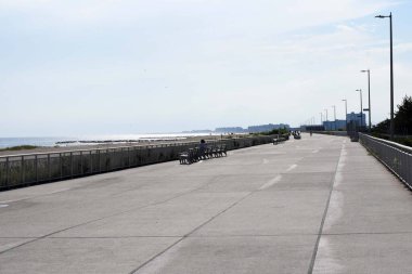 (Queens New York ve Long Island 'da köpekbalığı görülmüş, 15 Ağustos 2023 New York, ABD: 8 Ağustos 2023' te Queens 'te Rockaway Sahili' nde yüzerken 65 yaşındaki bir kadın bir köpekbalığı tarafından saldırıya uğramış.